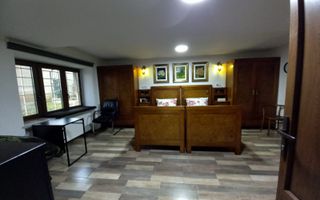 Apartament central la demisol înalt - Poză 1