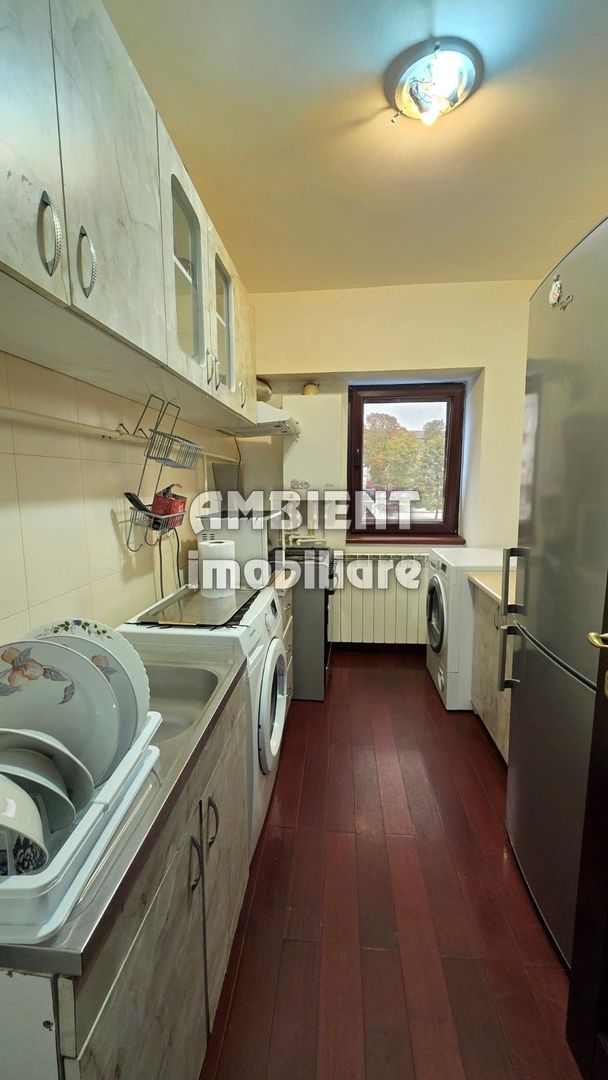 Apartament cu 3 camere transformat in 2 camere, etaj 1,  zona Ultracentral; - Poză 7