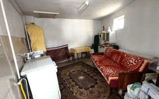 Casă cu arhitectură pragmatică în zona Port - Poză 8