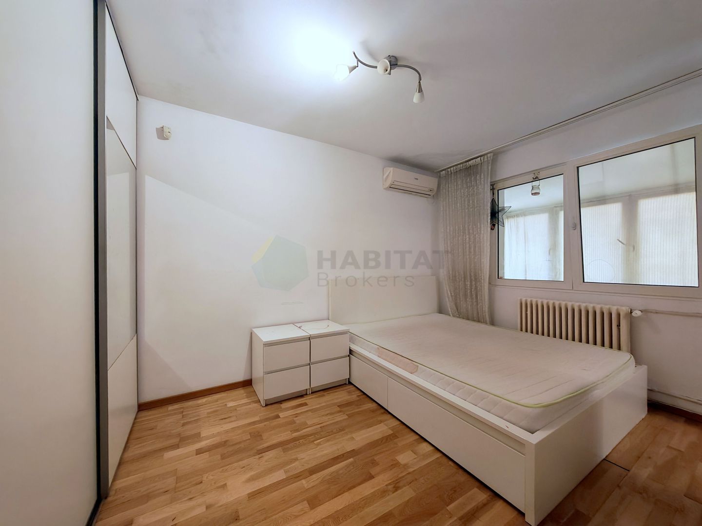 Apartament cu trei camere in inima cartierului Titan - Poză 3