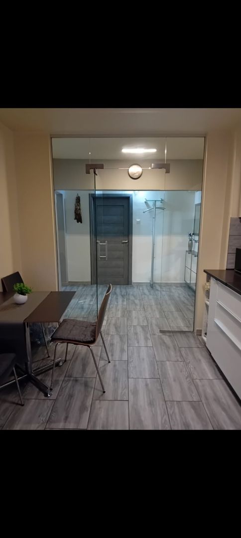 Spitalul Judetean | 3 Camere | Renovat-Mobilat-Utilat | Gradina - Poză 9