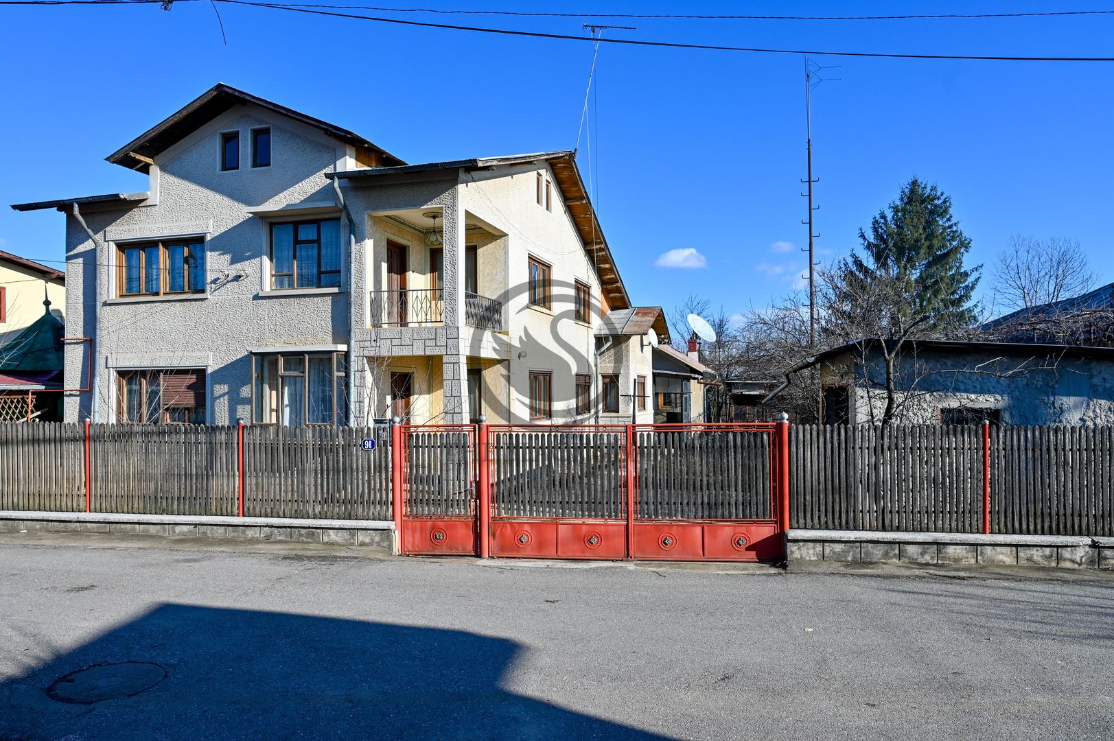 Casa cu 6 camere de vanzare | Zona Ultracentrala, Baicoi | Comision 0% - Poză 1