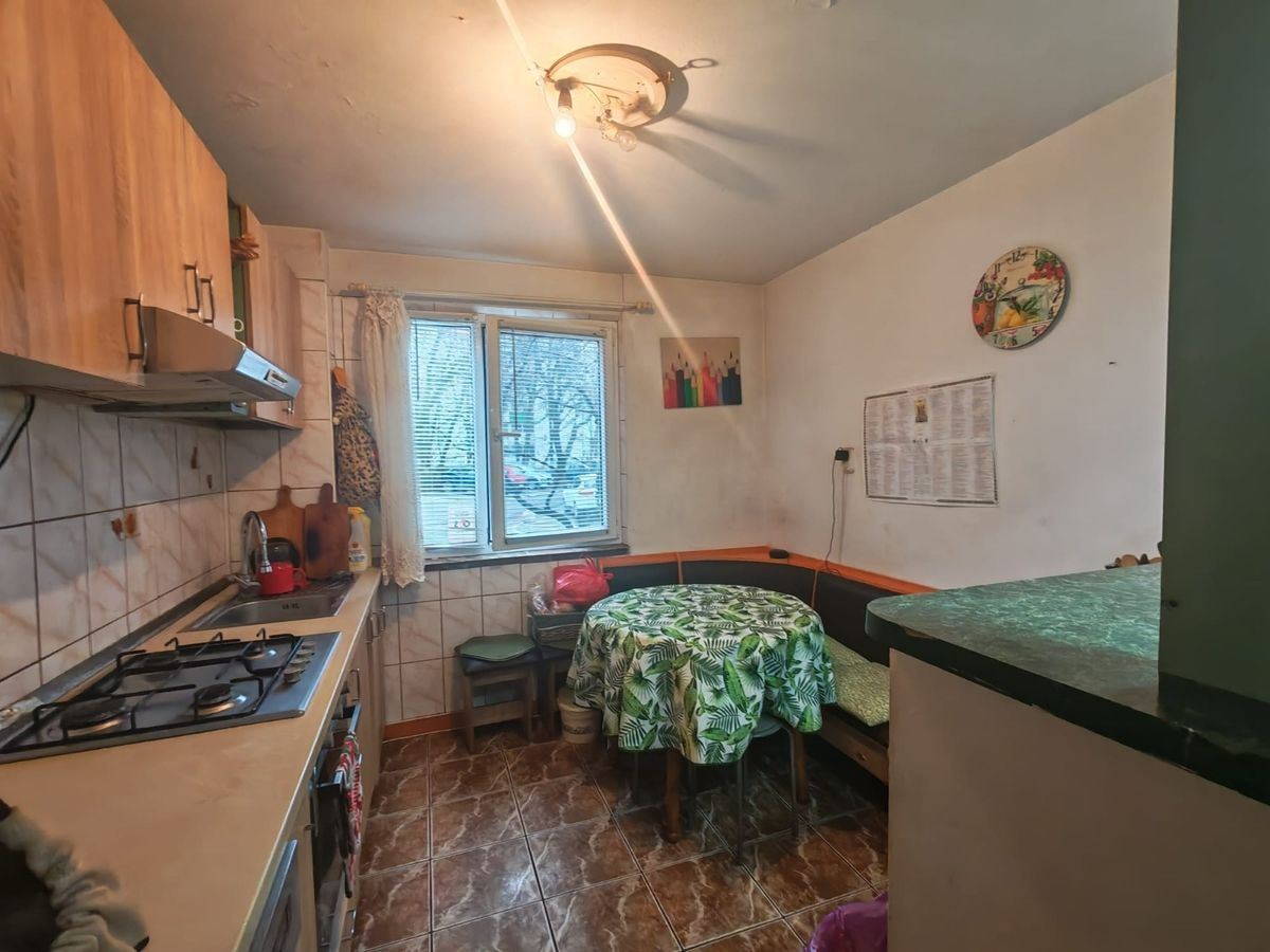 Apartament 3 camere, Brancoveanu, zona Covasna. Loc parcare. - Poză 2