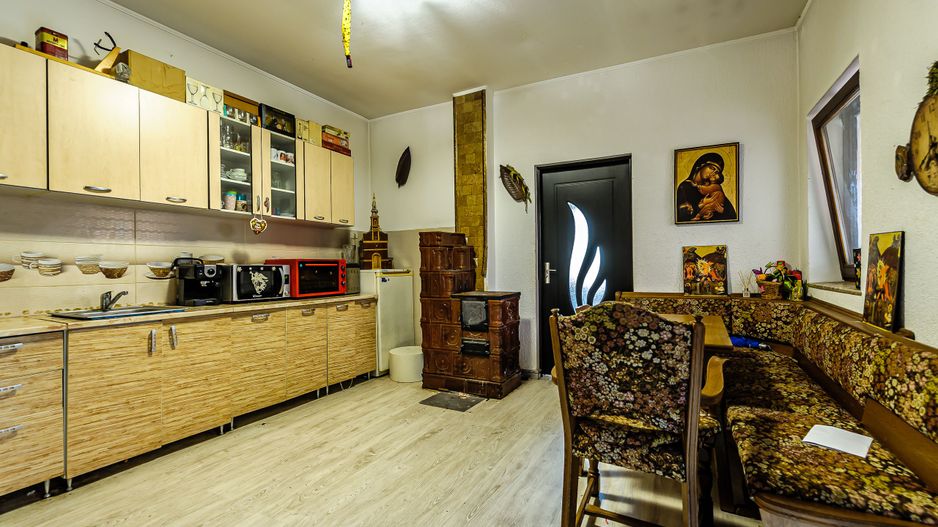 Casă pe strada Adam Muller Guttenbrunn - Poză 2