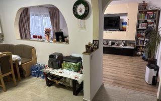 De vanzare apartament cu 3 camere, zona Mall. - Poză 1