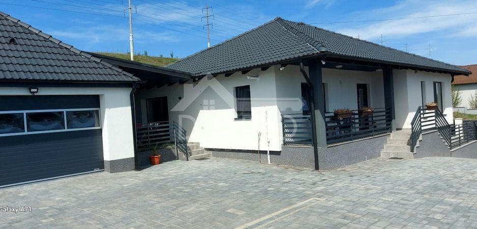 Casă de vânzare - Poză 1