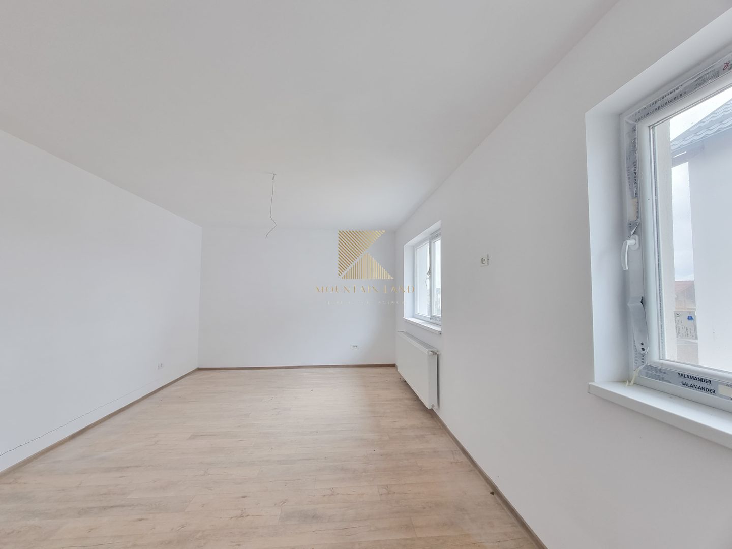 Casă însiruită cu 4 camere și curte proprie – Cartier Izvor, Str. Salc - Poză 14