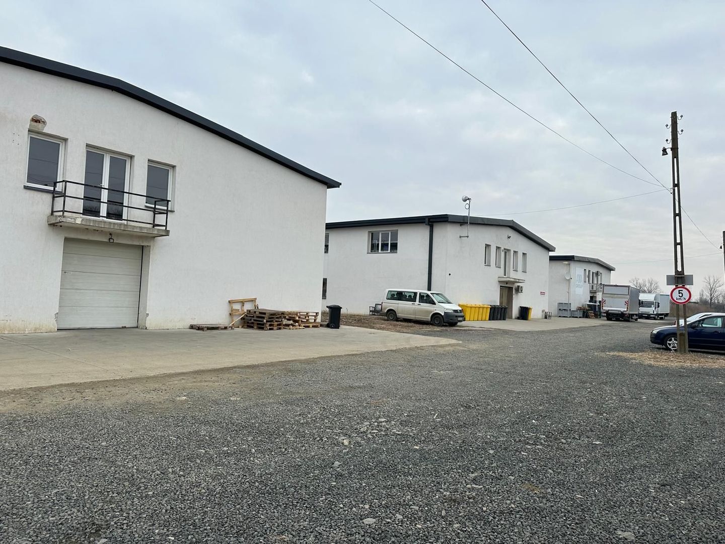 DE ÎNCHIRIAT: Hală industriala 1.000 mp Arad – etaj, acces auto și TIR - Poză 1