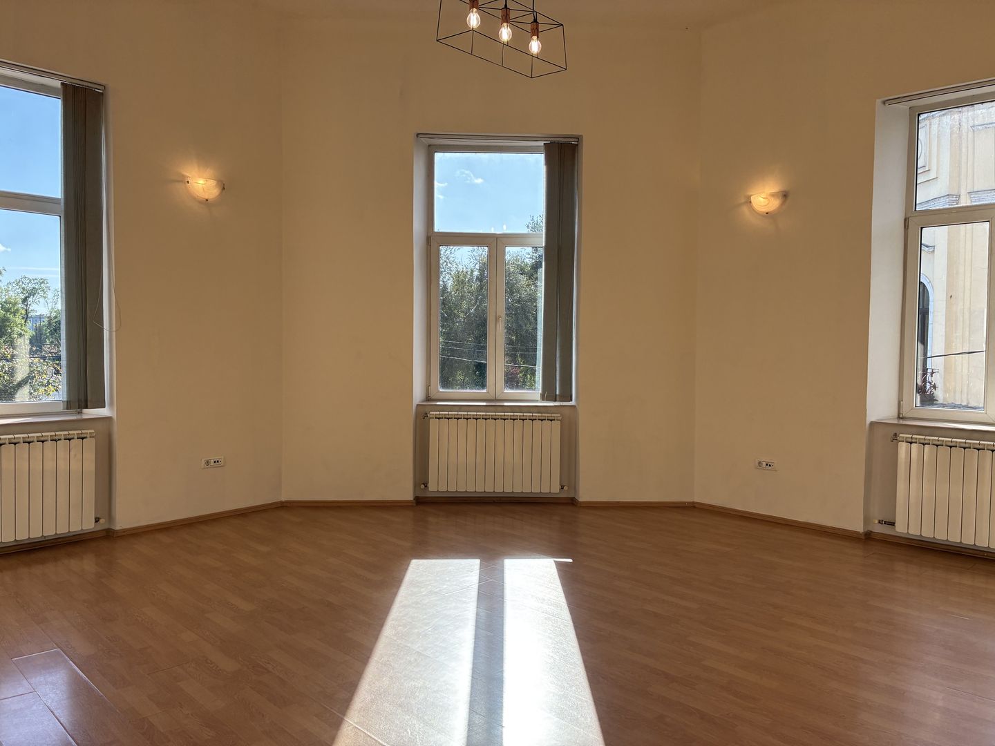 Apartamnet ultracentral de vanzare in Oradea - Poză 13