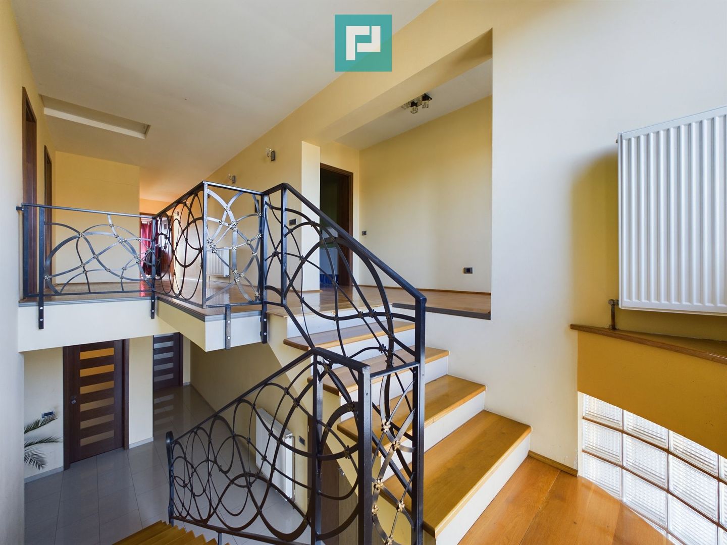 Vilă spațioasă cu 8 camere, Grădiște - Poză 17