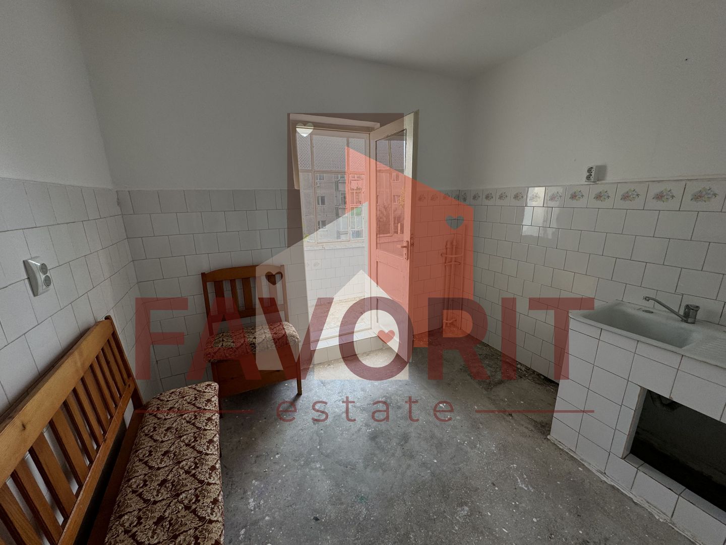 Decomandat. Model spatios. Disponibil imediat. Etaj intermediar. - Poză 5