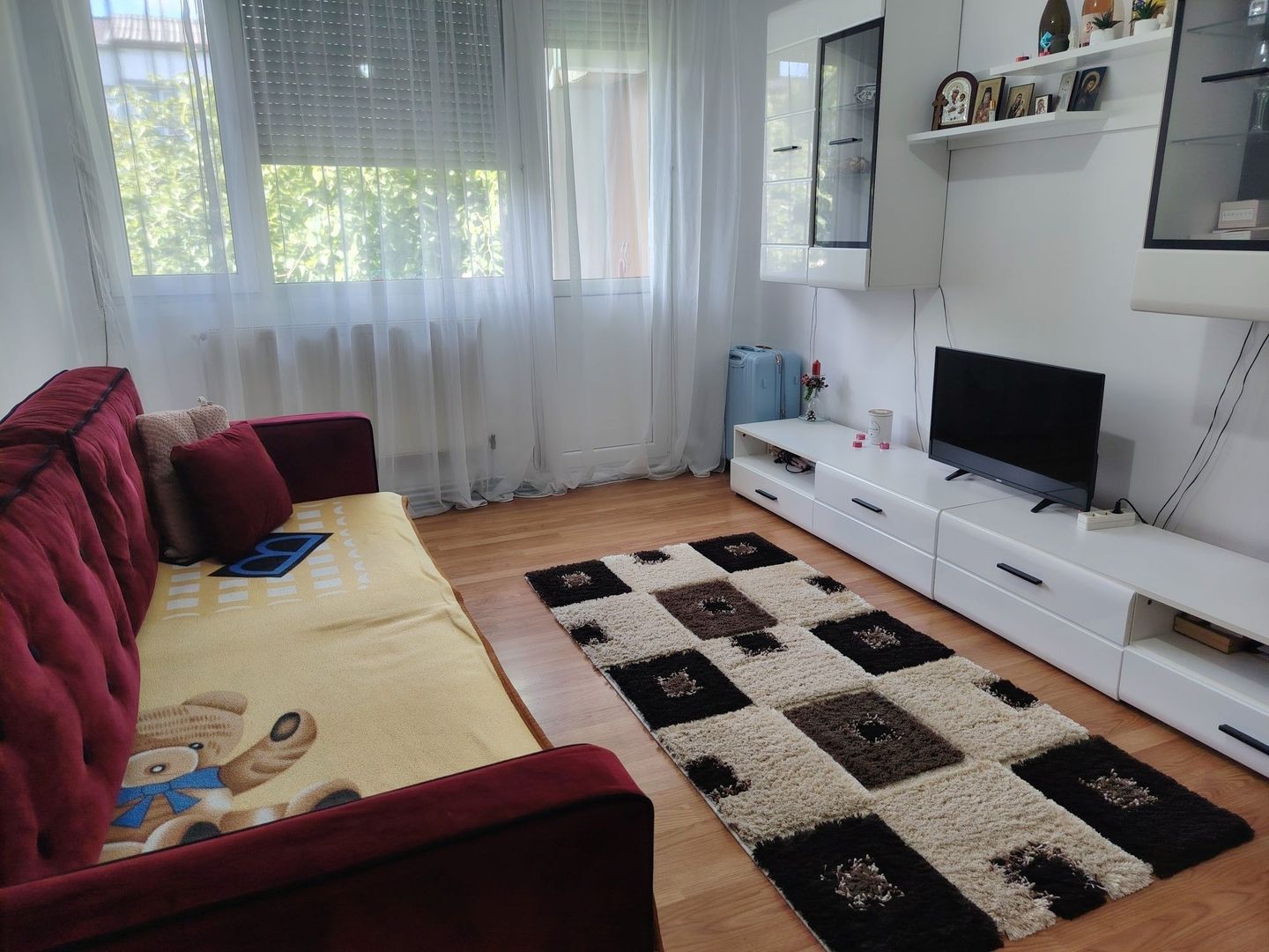 BRASADAS vinde ap 2 cam etaj 3/4 in Carpați 1. - Poză 4