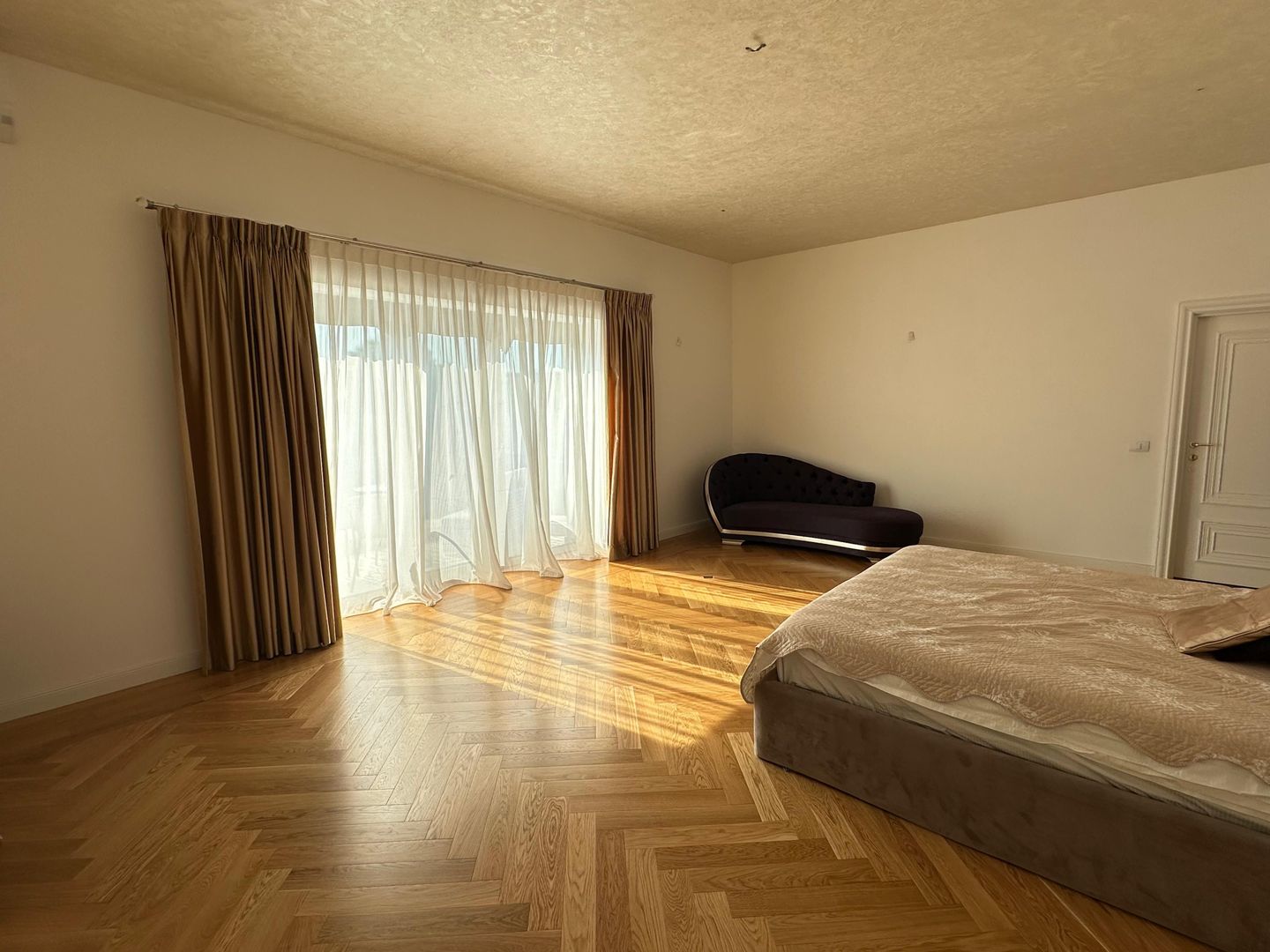 Vila Eleganta cu Piscină și Finisaje Premium în Zona Rezidentiala Iancu Nicolae - Poză 8