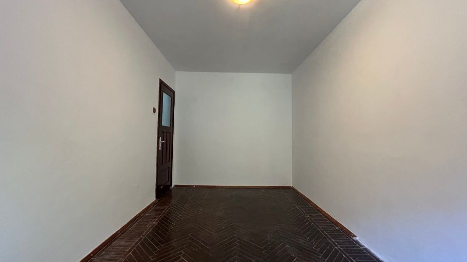 Apartament cu 3 camere și boxă în zona Complex KM5 - Poză 4