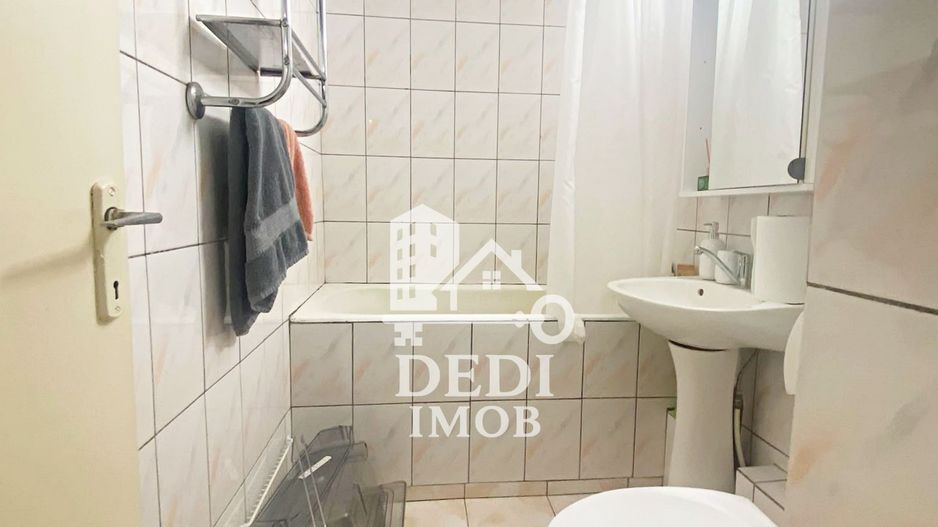 Apartament 3 camera de vânzare in zona Rogerius, Oradea - Poză 12