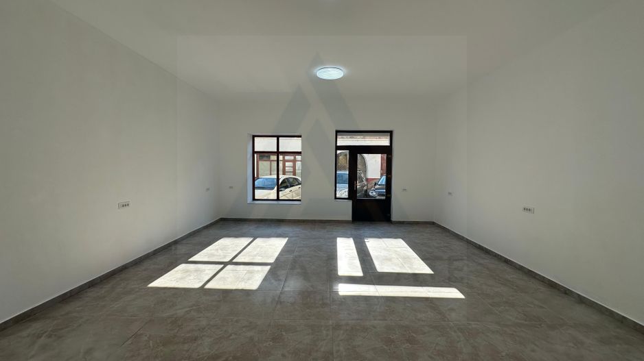 Spatiu comercial 86,8 mp utili vitrina stradala zona Ultracentrala - Poză 1