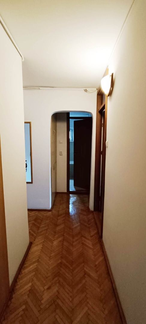 Apartament cu 4 camere in Tractoru-Independentei - Poză 10