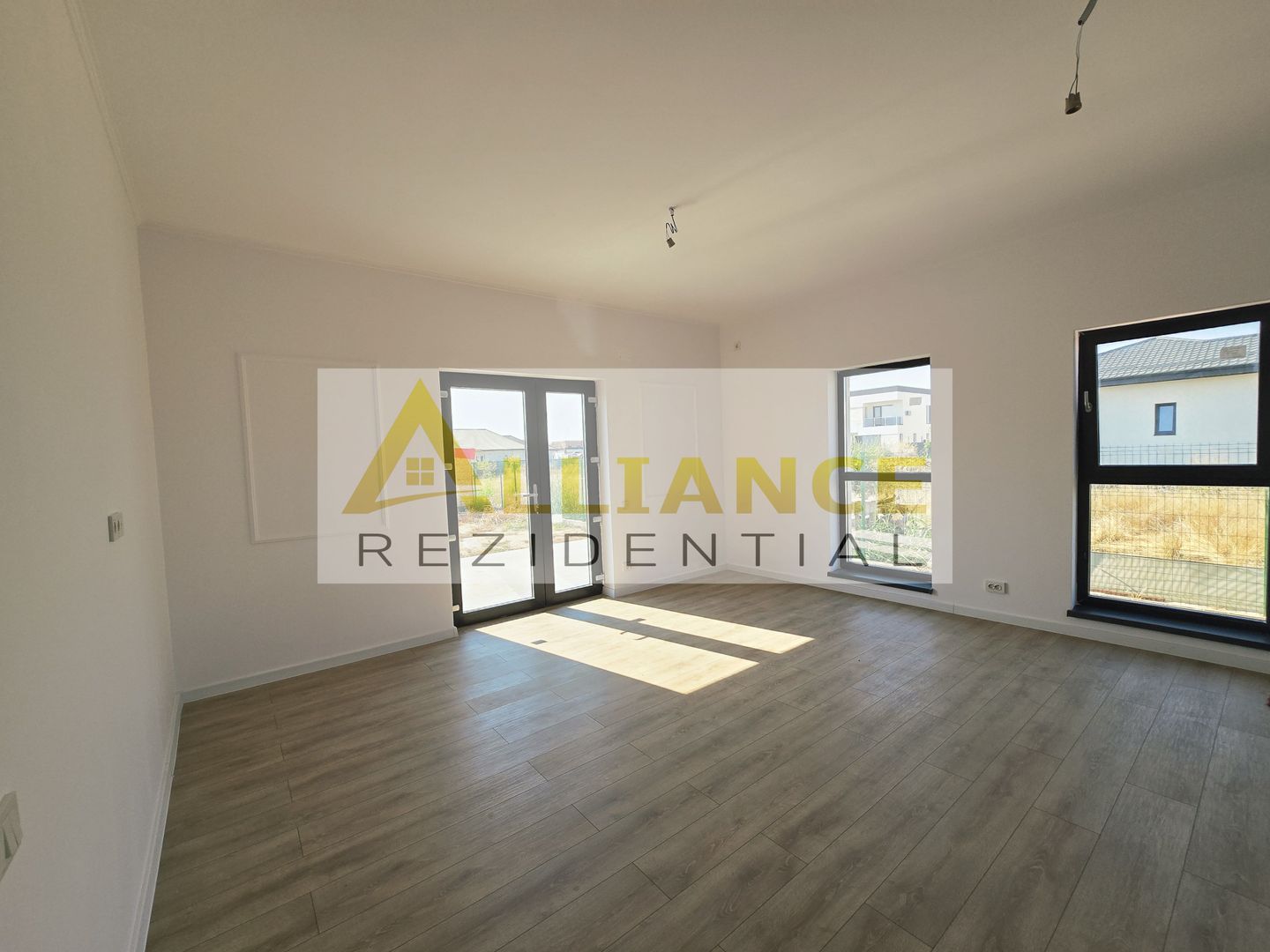 Casa parter-375mp teren-200m de autobuz-beci - Poză 1