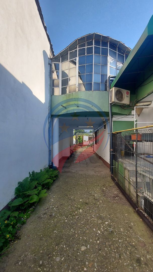 Casă cu 7 camere, în spatele stadionului - Poză 12