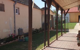 Casă spațioasă de vânzare în comuna Roșia .COMISION 0% - Poză 4