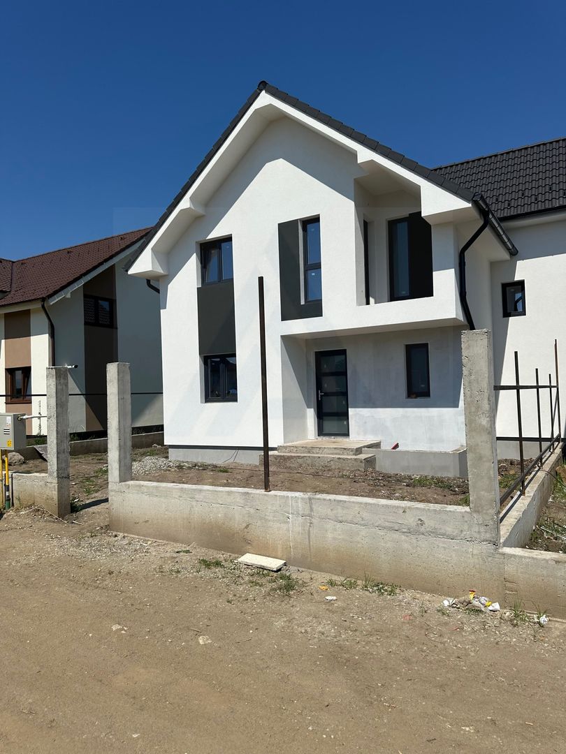 Casă tip duplex curte 350 mp 120 mp utili terasa 22 mp Sura Mare - Poză 2