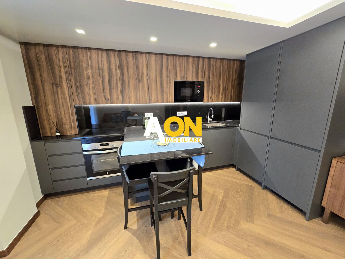 Apartament cu 2 Camere, Ultrafinisat, Bloc Nou, Zona Centru - Poză 3