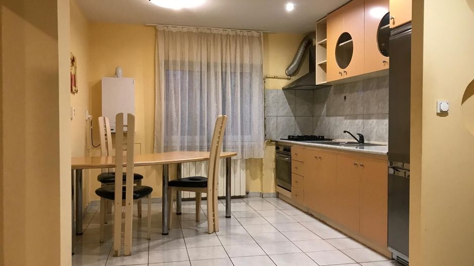 Apartament spatios cu o pozitie ideala - Poză 11