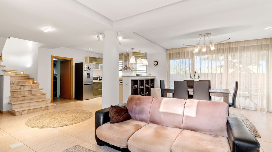 VANZARE Vilă PREMIUM cu 6 camere în zona Central, OTOPENI - Poză 7