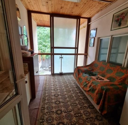 Proprietate individuala-3 apartamente,spatiu comercial,garaje,gradina,curte - Poză 14