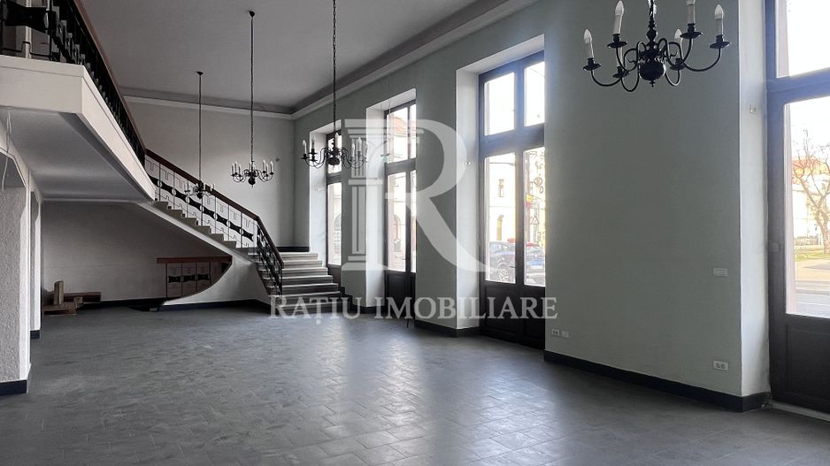 Spațiu Comercial în Imobil Istoric | Locație Ultracentrală | Oradea - Poză 2