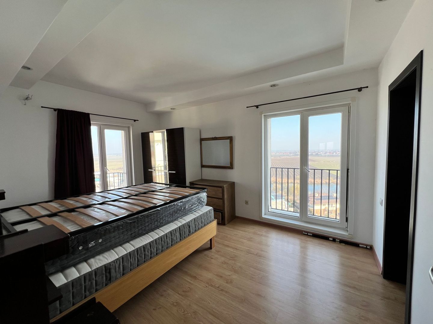 Apartament 3 camere Cosmopolis - Poză 1