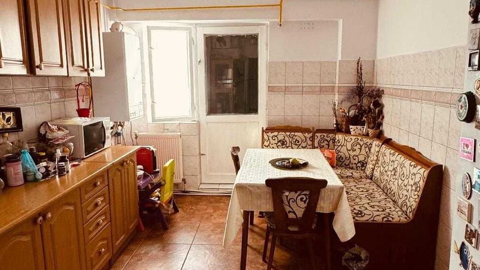 Apartament cu 3 camere, etaj 2, zona TRAIAN; - Poză 1