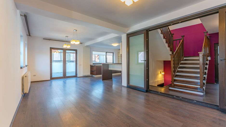 Casă modernă cu garaj și 4 dormitoare, aproape de Piața Sfatului - Poză 6