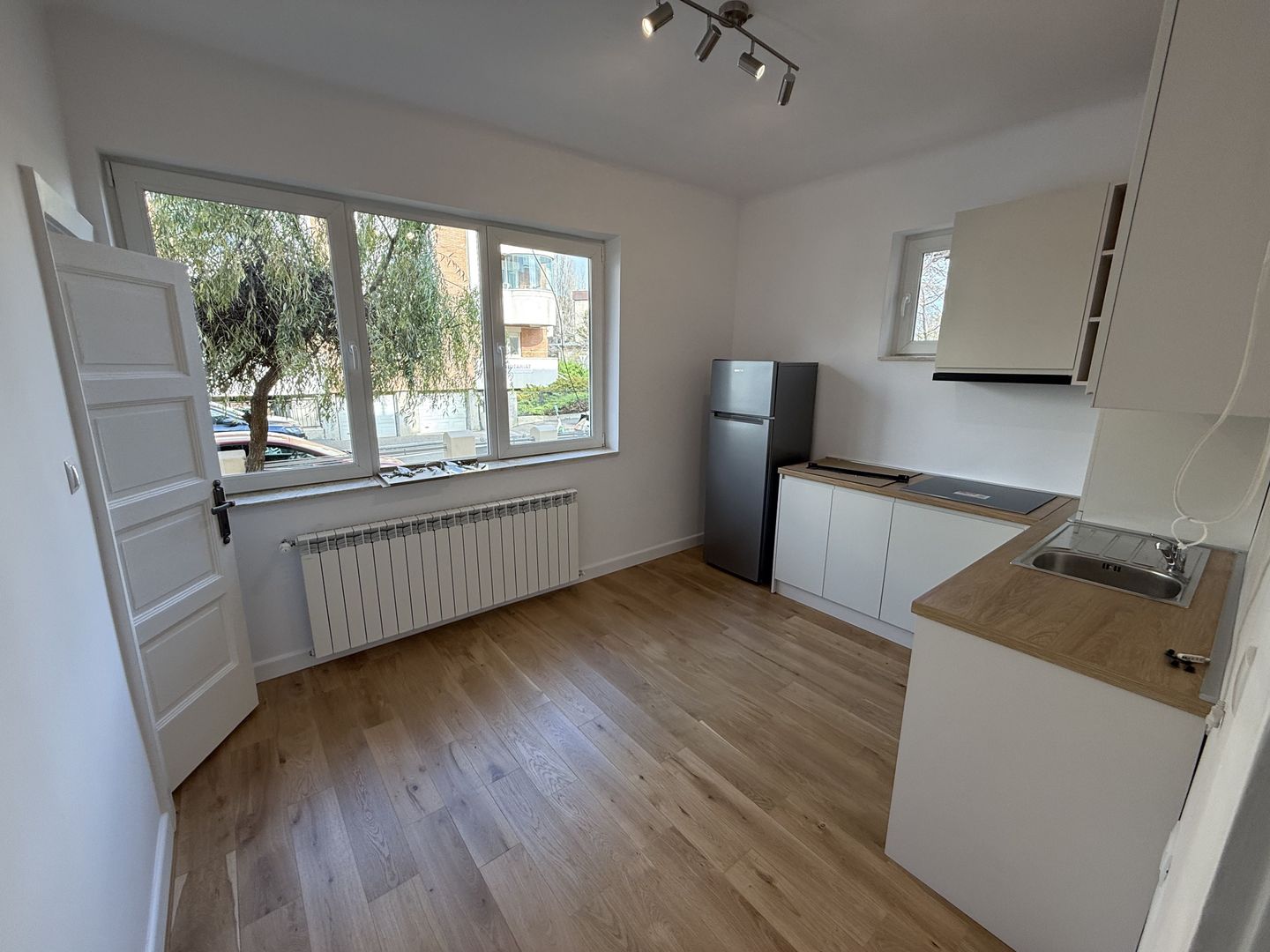 Apartament 2 camere - Zambaccian - Exclusiv birou - Parter vila - Poză 5