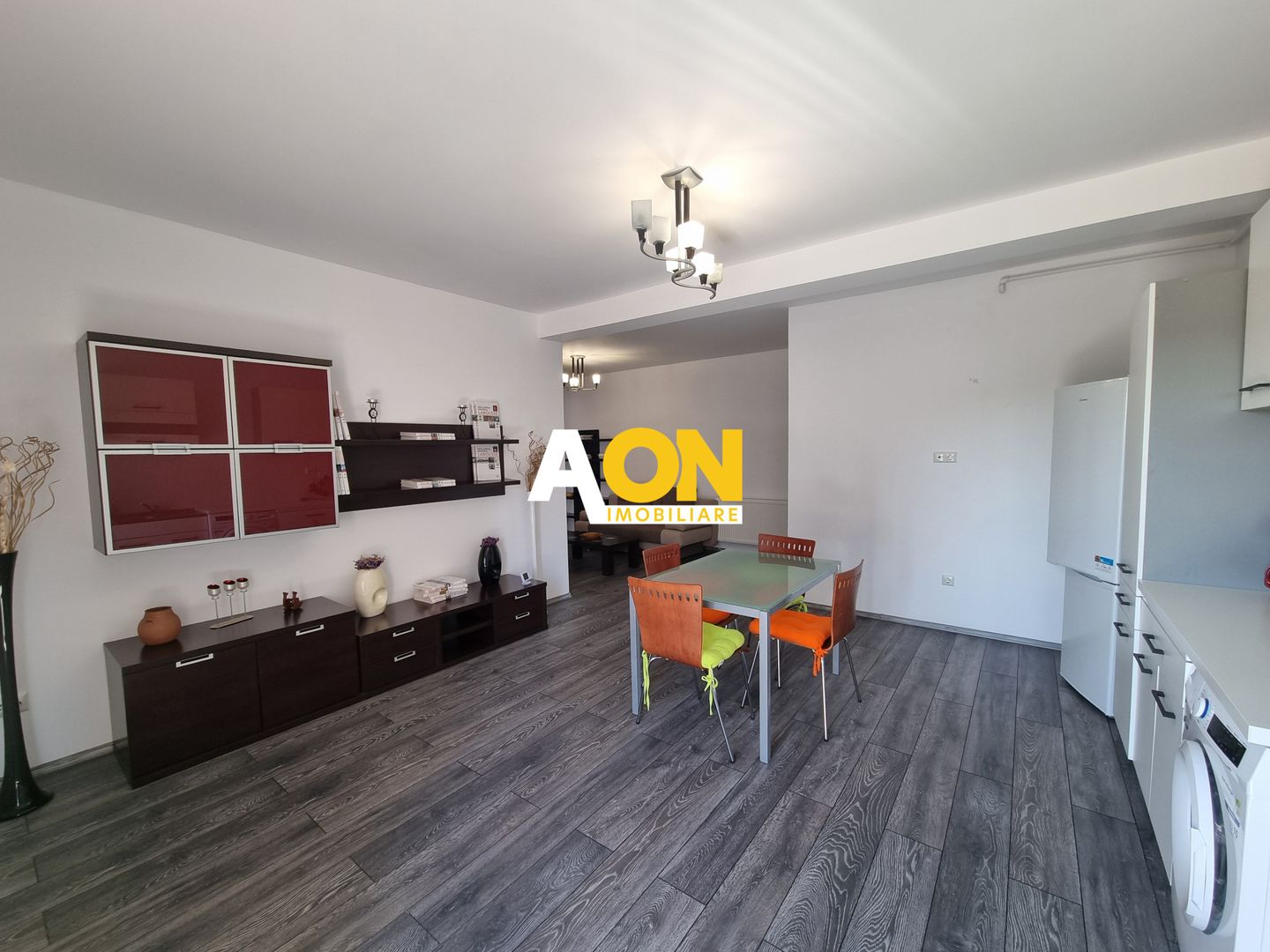 Apartament cu 3 Camere, Etaj Intermediar, Bloc Nou, Centru - Poză 2