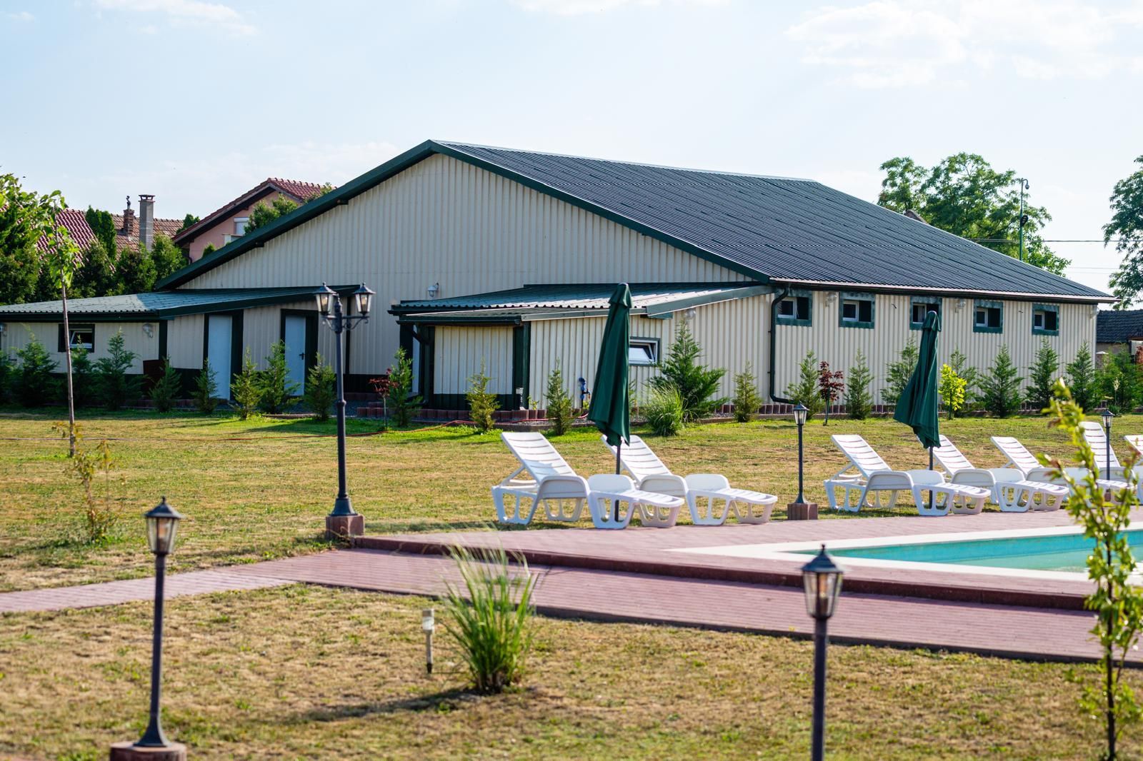 Sala de evenimente cu  piscina si foisor Biled COMISION 0 % CUMPARATOR - Poză 10