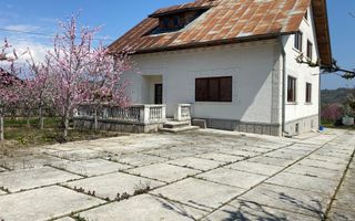 Vanzare casă spațioasă cu teren generos în Cândești Vale–jud Dambovita - Poză 2