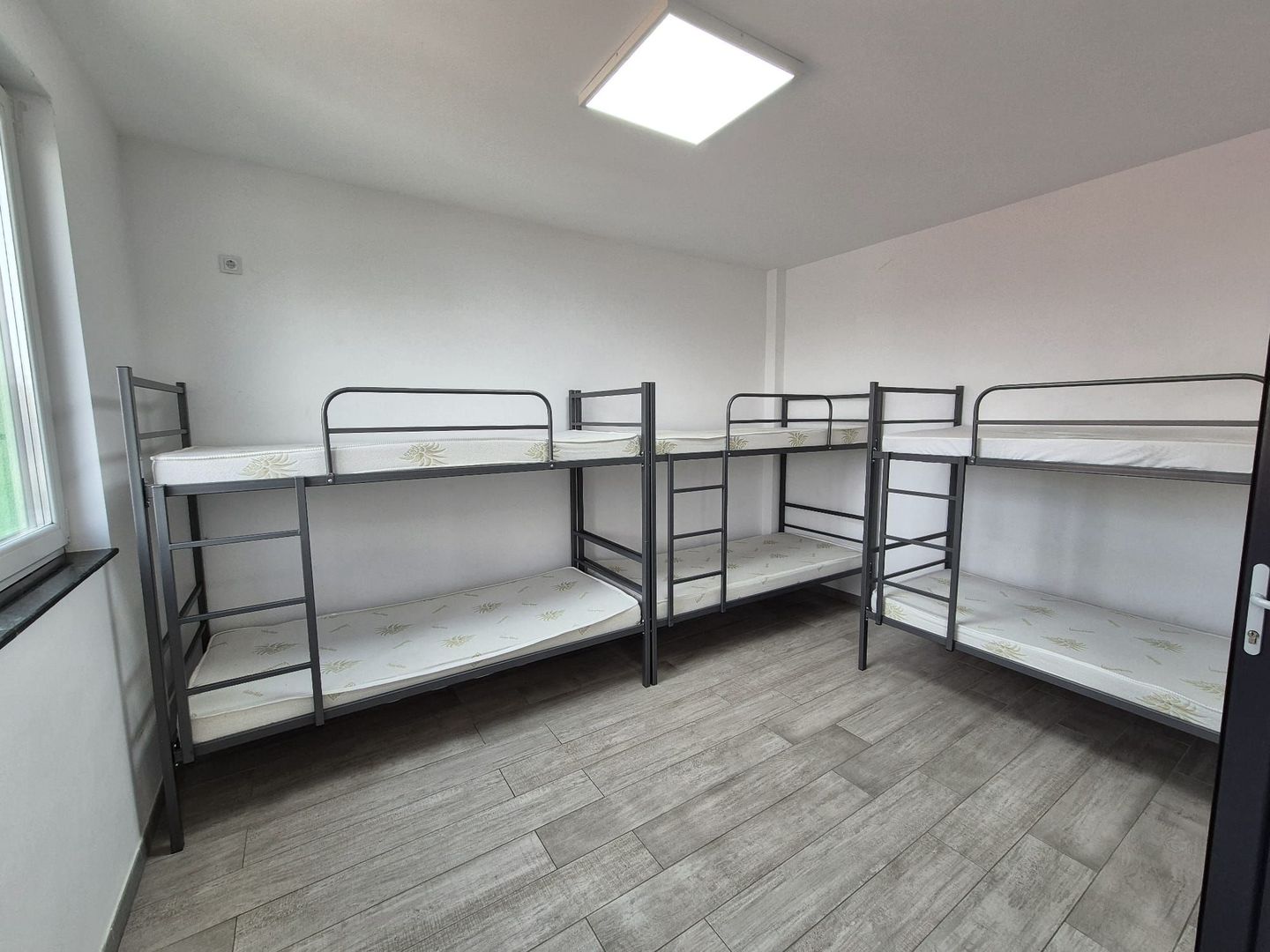 Casa P+2 cu 40 paturi pentru muncitori - Tei - Poză 8