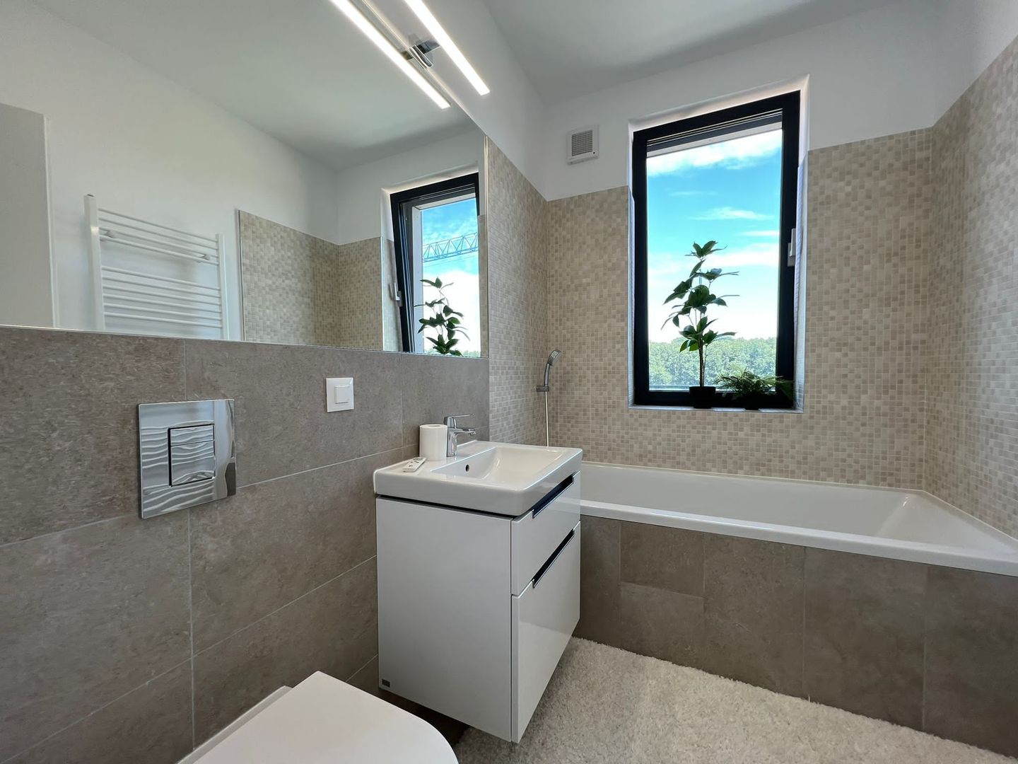 Apartament Elegant cu Vederi Panoramice în Zona Liniștită Băneasa - Poză 12