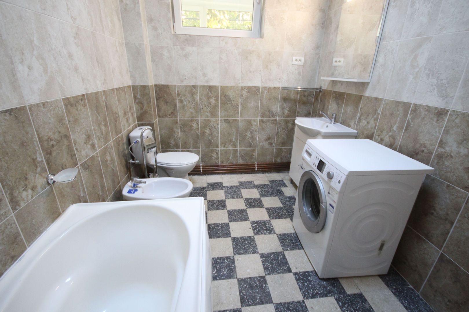 Spatios si renovat - Poză 10