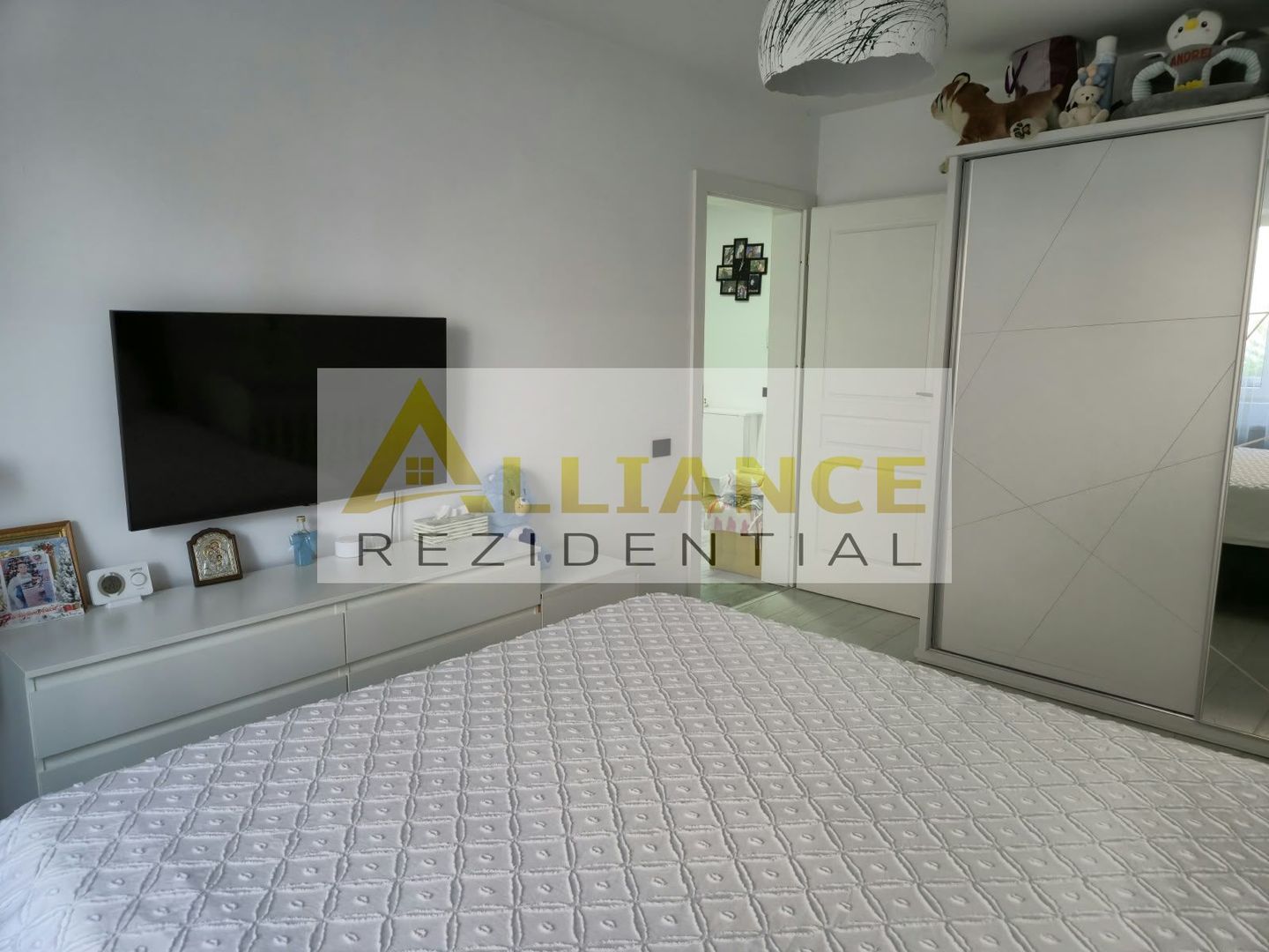 VANZARE APARTAMENT 2 CAMERE + GRADINA 23 MP - Poză 8