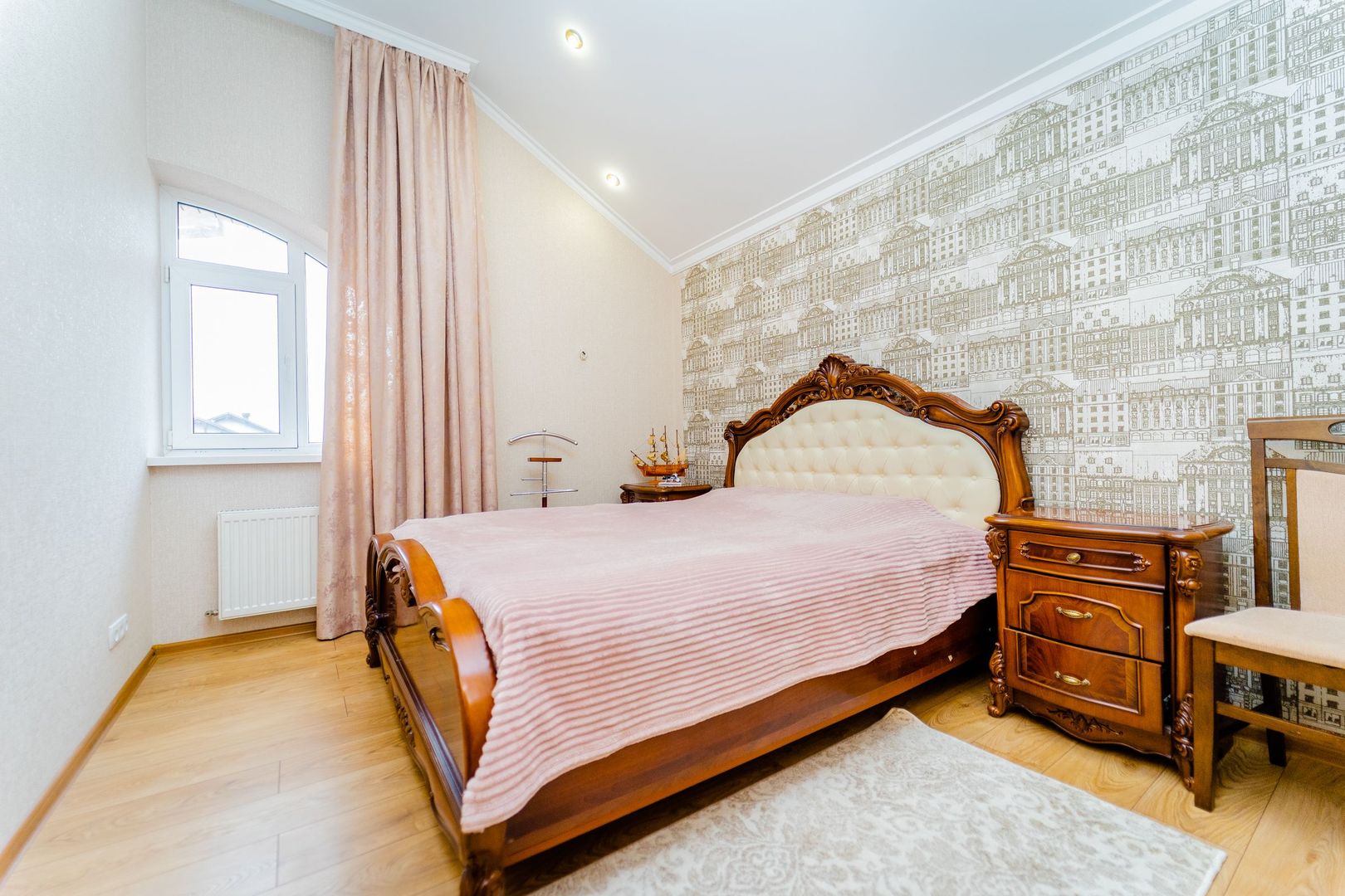 Casă în Chișinău, de vânzare, cu suprafața de 270 m2 pe teren de 6 ari or. Codru. - Poză 9