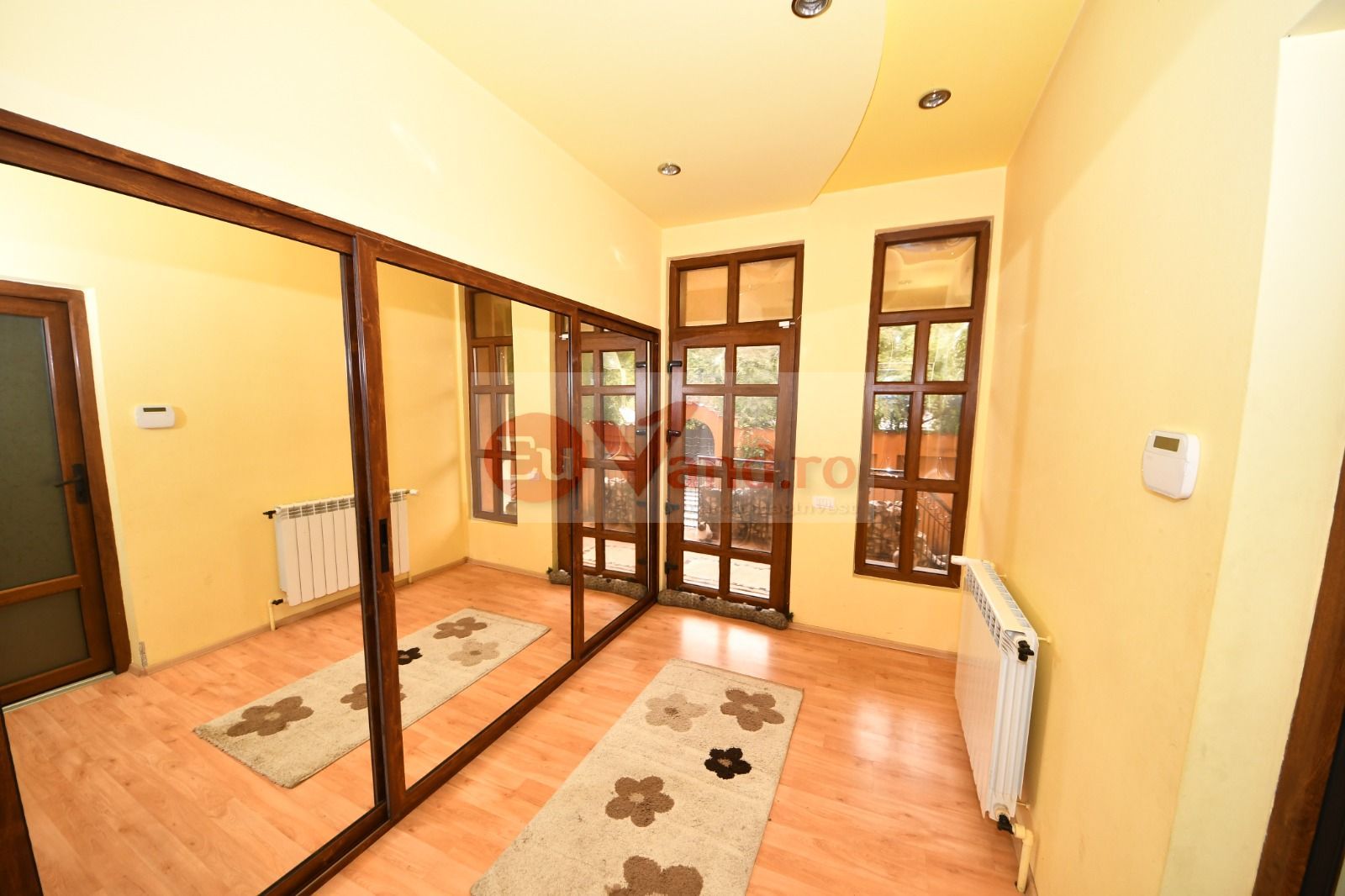 Vila spatioasa, pretabil pentru locuit/clinica, zona Micro 17 – Galati - Poză 41