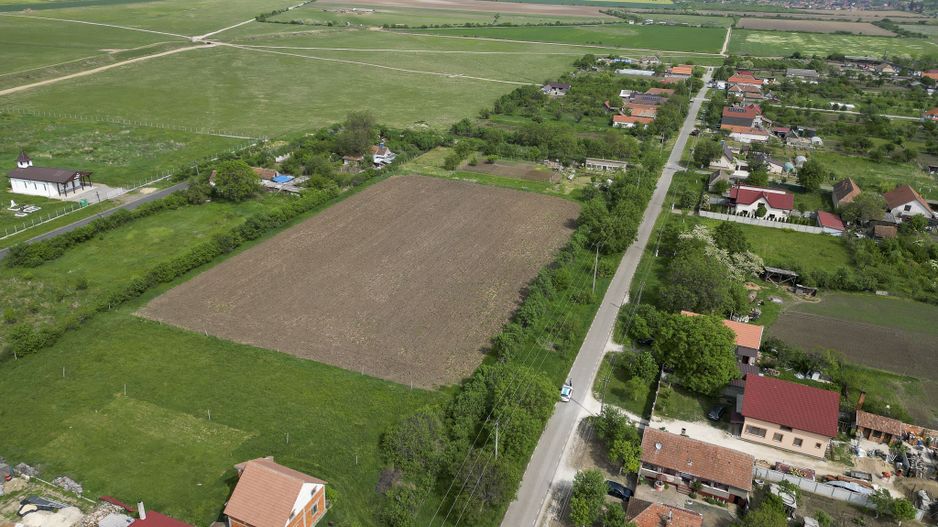 Teren Intravilan de 3,090 mp în Cuvin - Poză 13