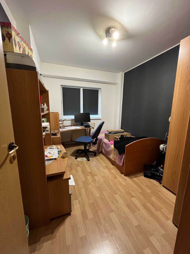 apartament decomandat cu 4 camere - Poză 1