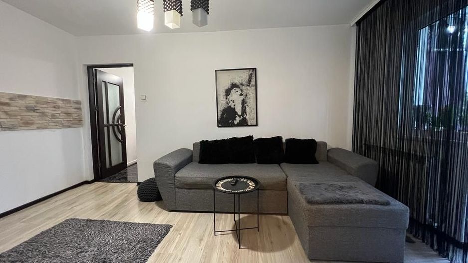 KM 4-5 - Apartament cu 3 camere situat la etajul 3 - Poză 2