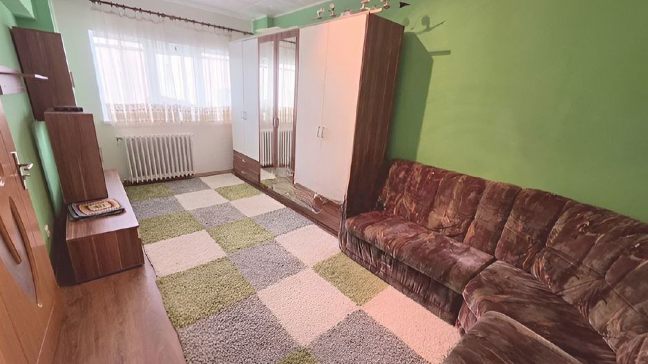 Apartament 2 camere decomandat et.2 Cetate zona Mercur - Poză 2