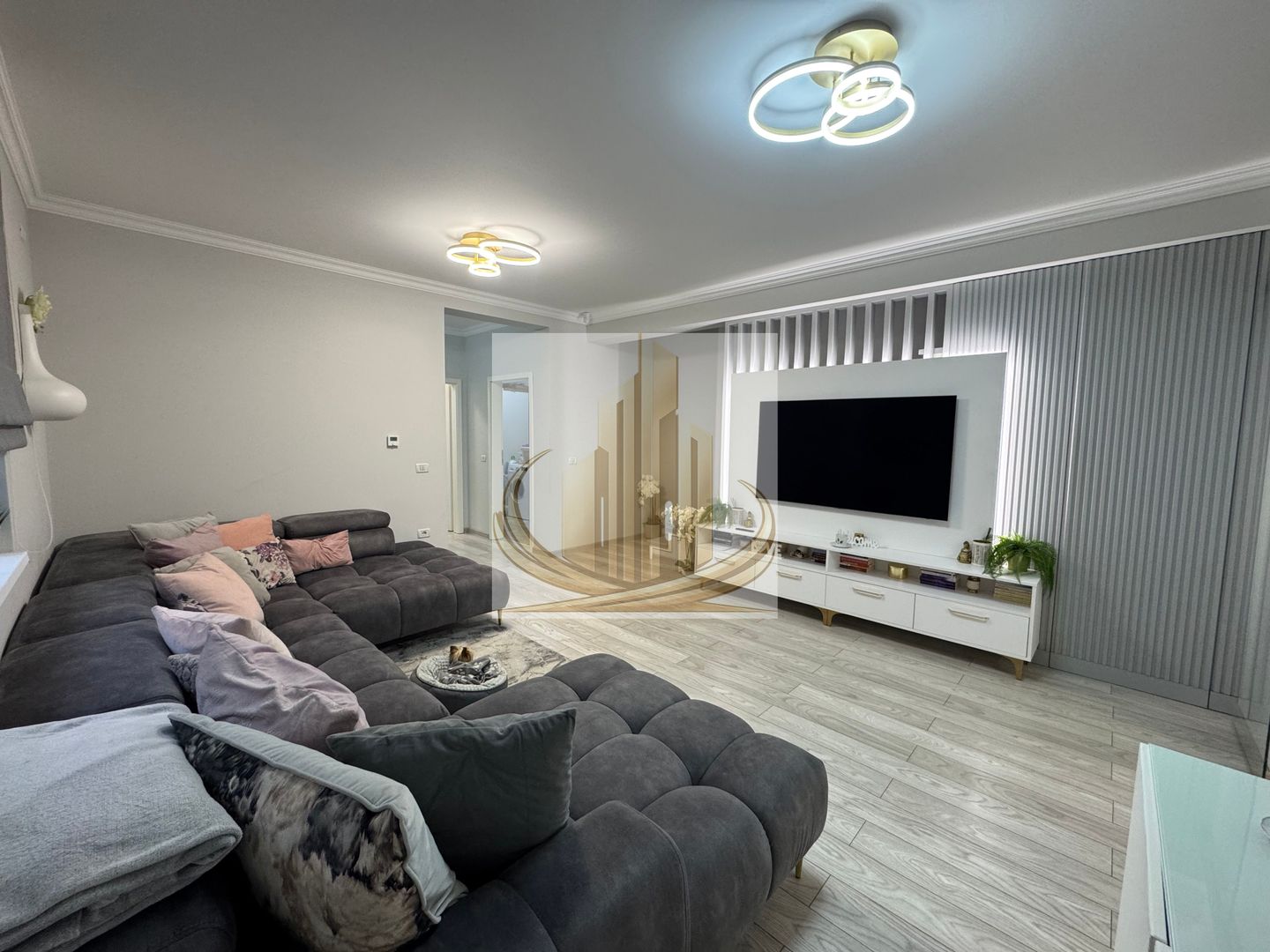 Casa in stil mediteranean, ultrafinisată 5 camere, 3 bai + curte. - Poză 2