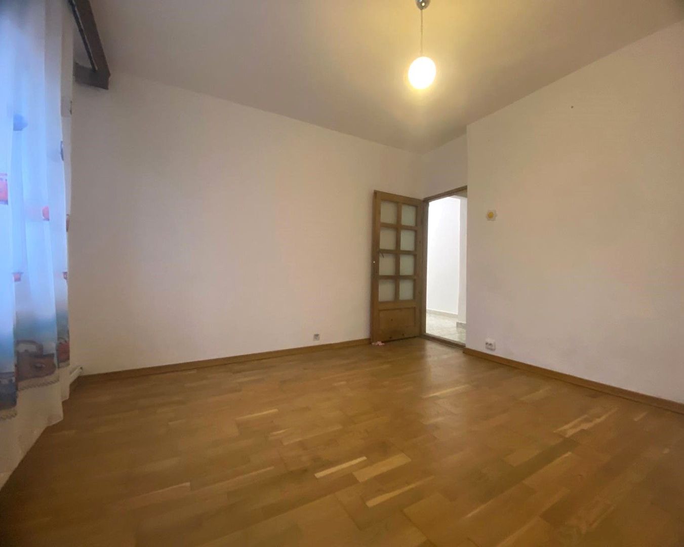 Vanzare apartament cu 3 camere,etajul 1,decomandat - M3, Târgoviște - Poză 3