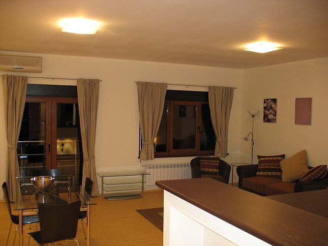 Oferim spre inchiriere apartament 2 camere in vila, adiacent Polona - Poză 4